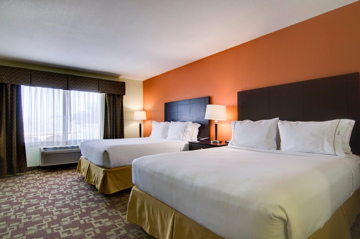 Holiday Inn Express & Suites Kansas City Sport Complex Area by IHG