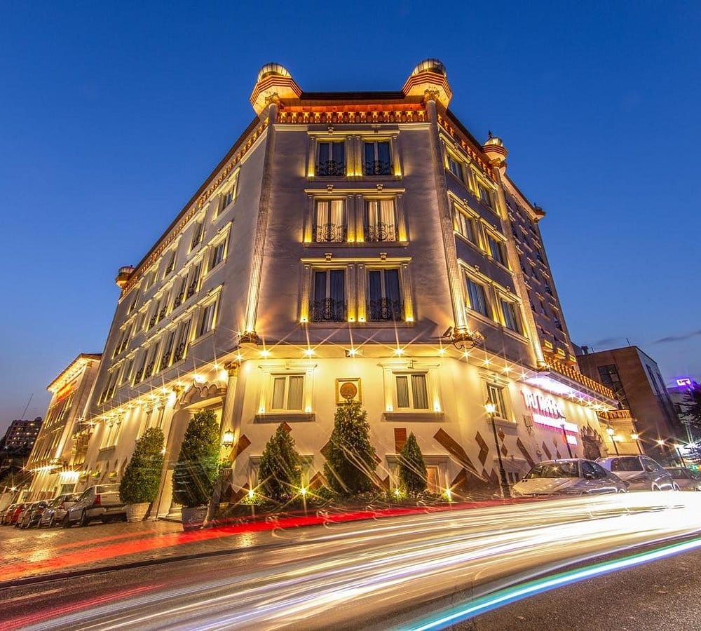 Taj Mahal Hotel — 3