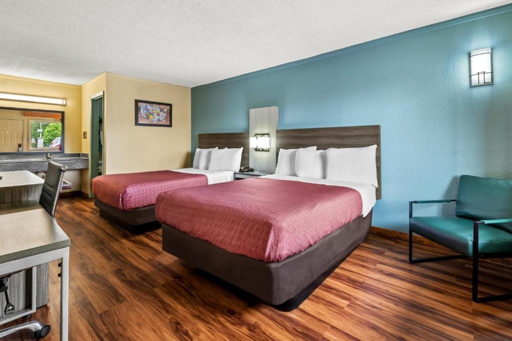 Econo Lodge Charlotte Airport Area - Standard King Room - Smoking