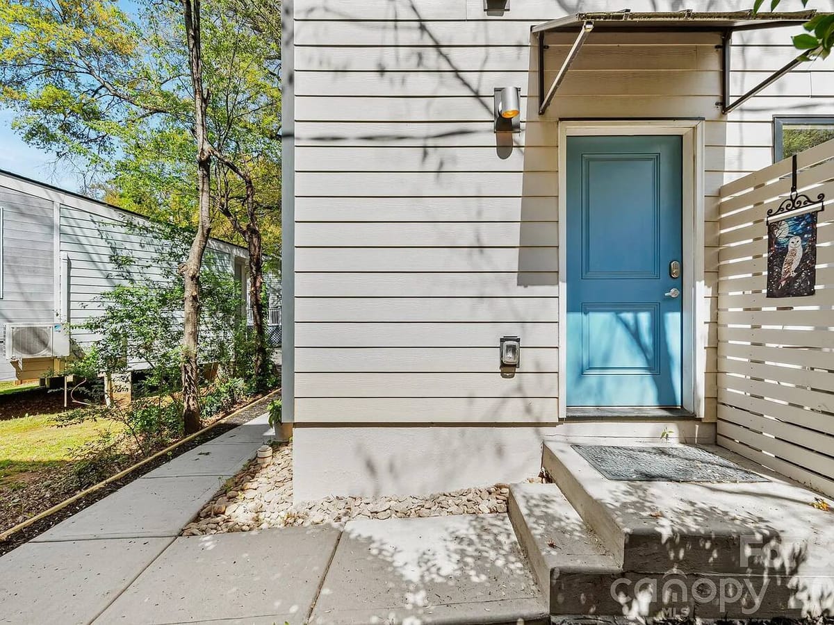 Private Apartment in Townhome - Nice and Cozy