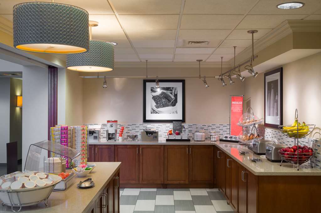 Hampton Inn & Suites State College at Williamsburg Square — 2