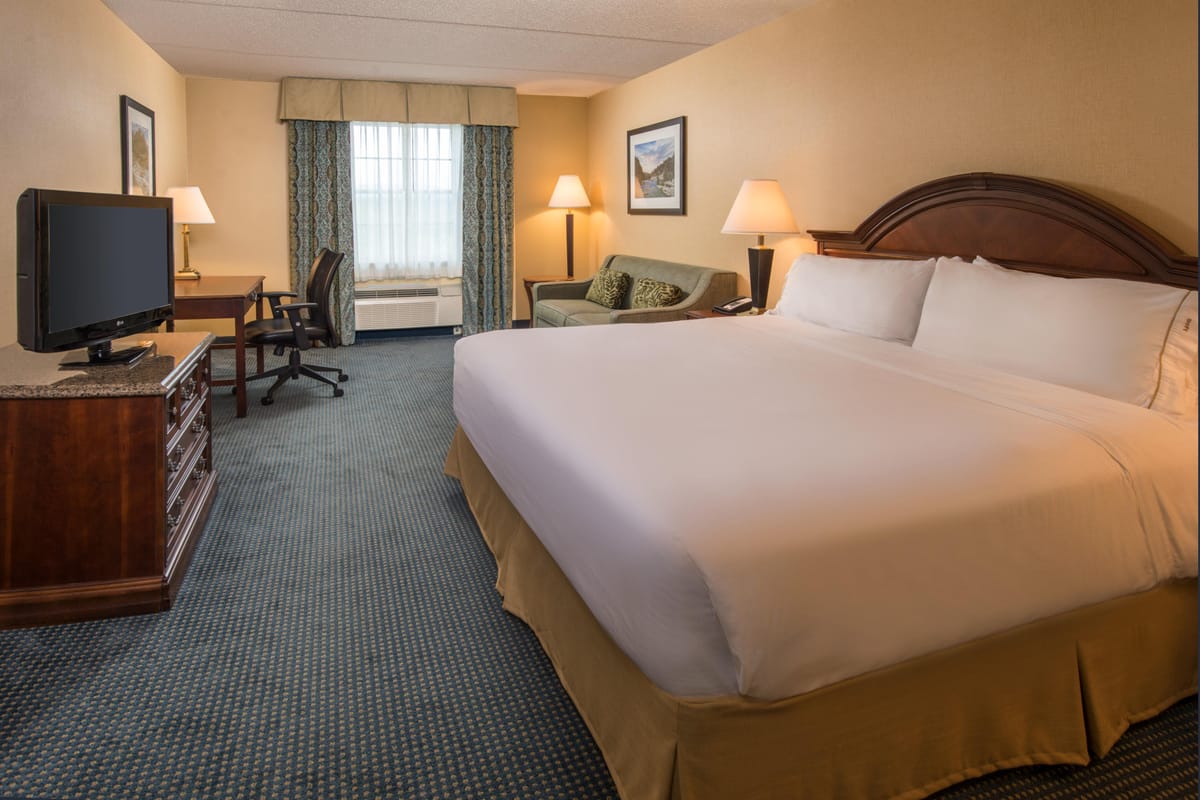 Holiday Inn Express State College @Williamsburg Square by IHG — 2