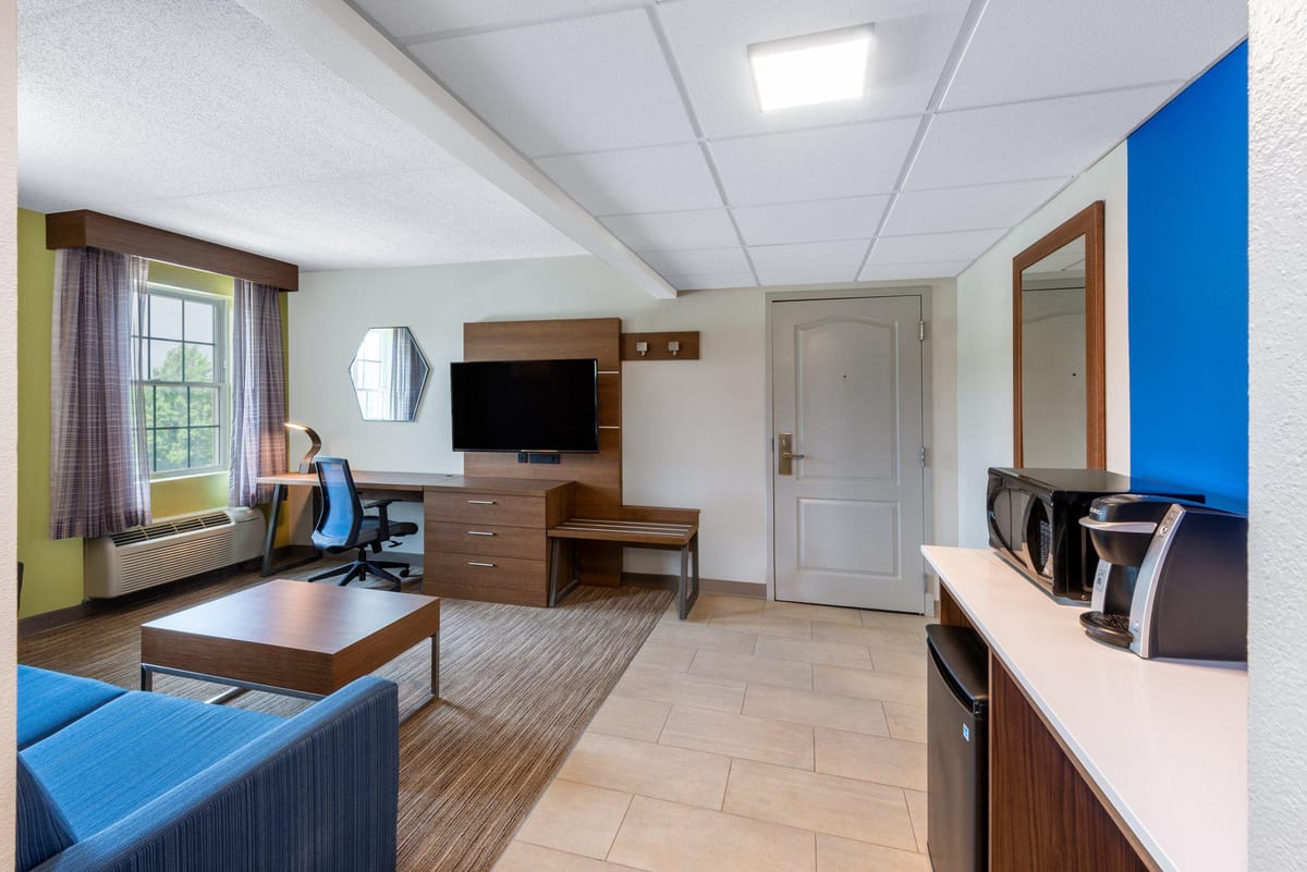 Holiday Inn Express State College @Williamsburg Square by IHG — 3