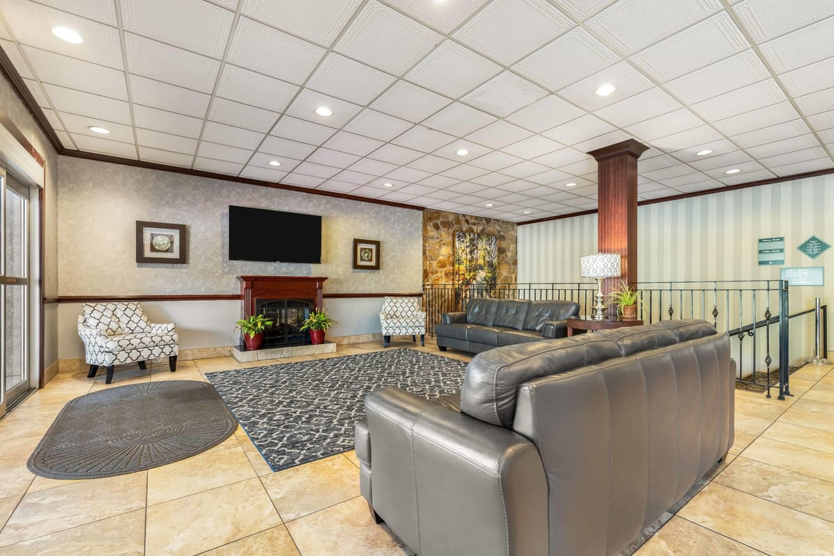 Ramada by Wyndham State College Hotel & Conference Center — 3