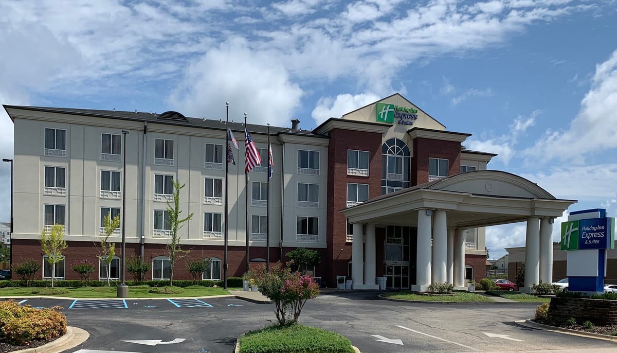 Holiday Inn Express & Suites Tuscaloosa-University, an IHG Hotel — 2