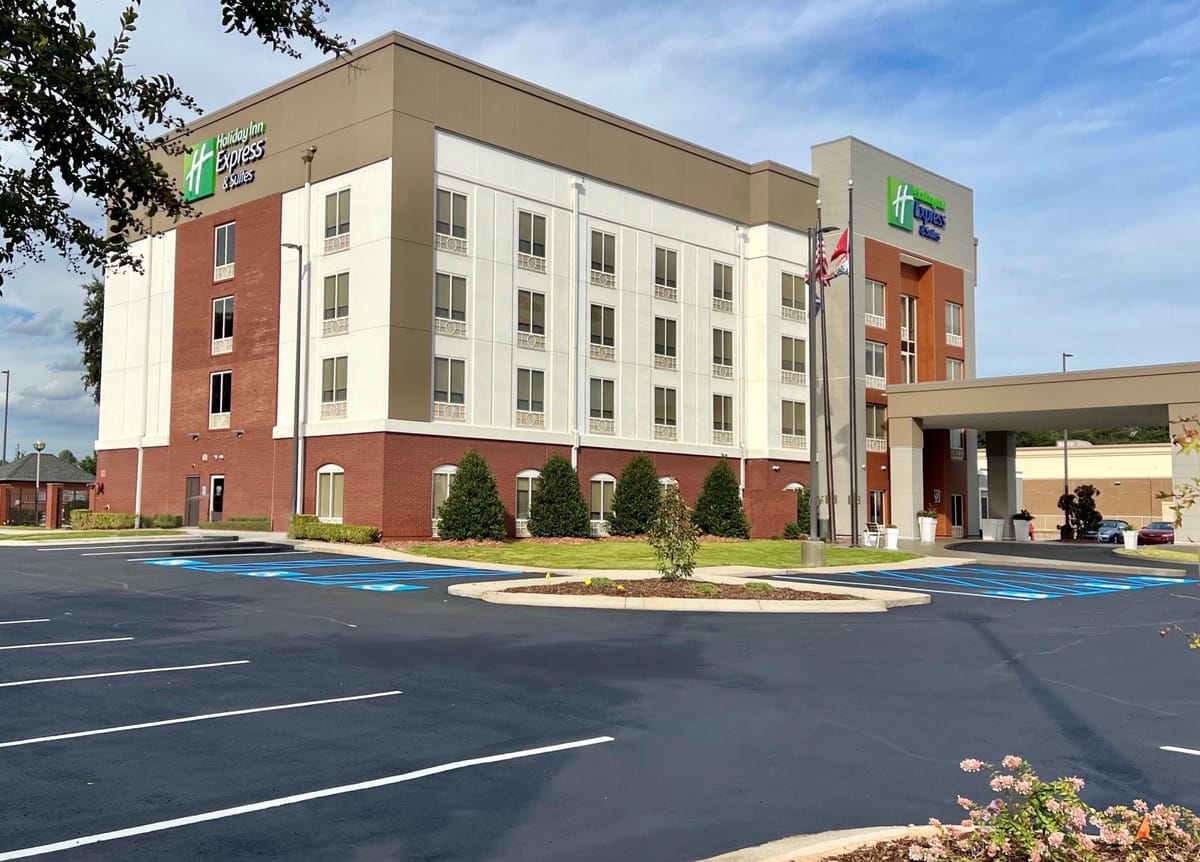 Holiday Inn Express & Suites Tuscaloosa-University, an IHG Hotel — 3