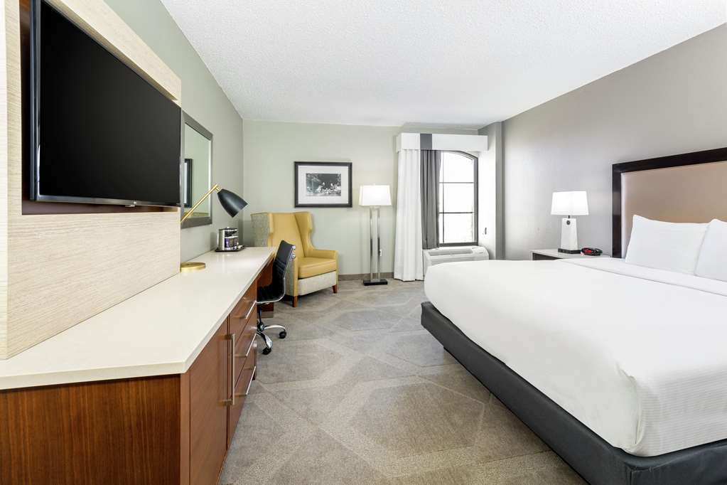 DoubleTree by Hilton Hotel Austin - University Area — 3