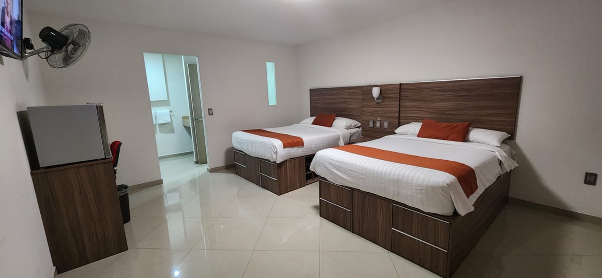 Hotel La Casa Del Reloj — 2