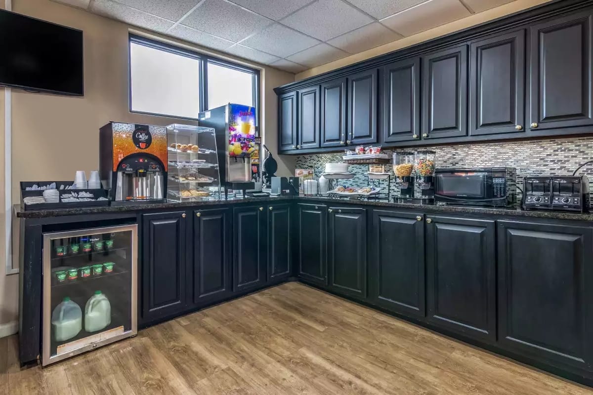 Americas Best Value Inn Opelika — 2