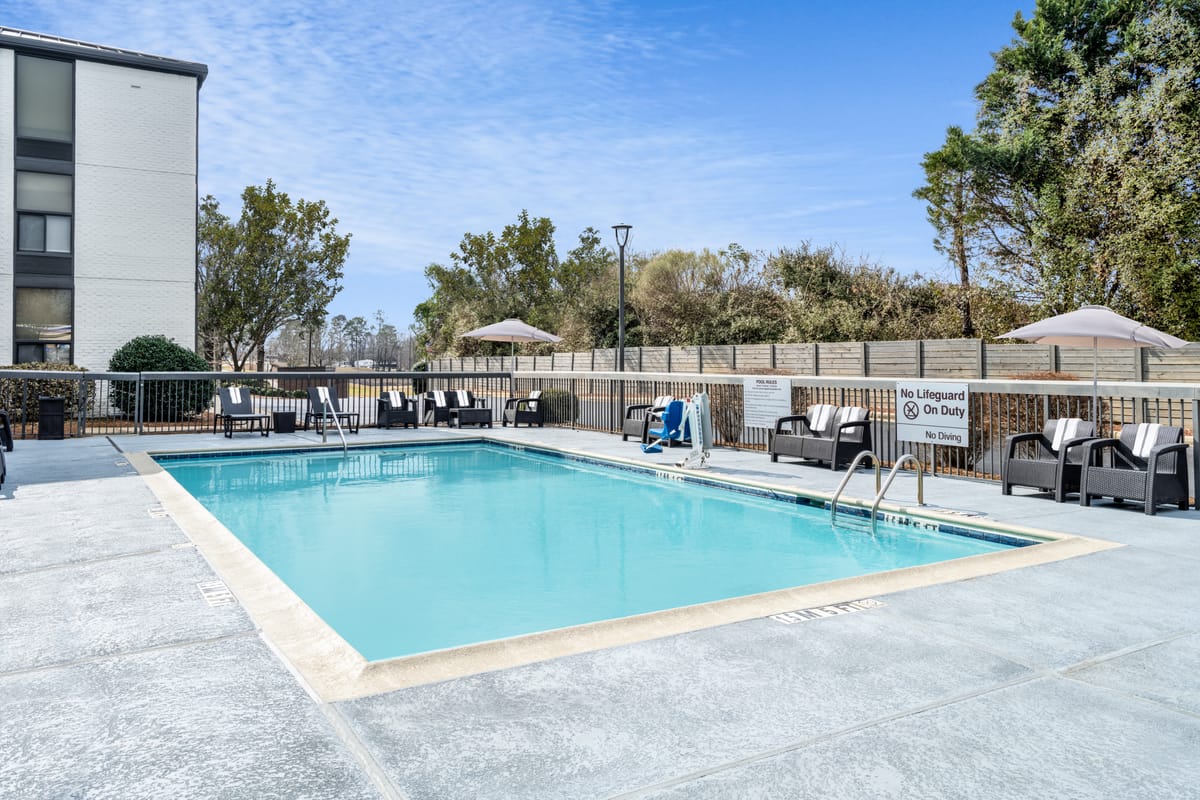 Hampton Inn Auburn — 3