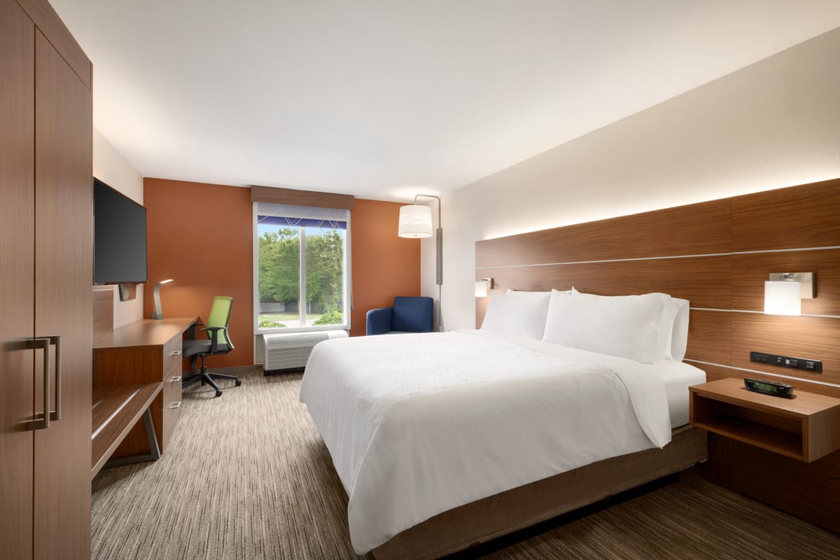Holiday Inn Express & Suites Auburn - University Area, an IHG Hotel
