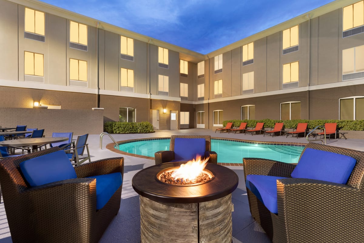 Holiday Inn Express & Suites Auburn - University Area, an IHG Hotel — 2