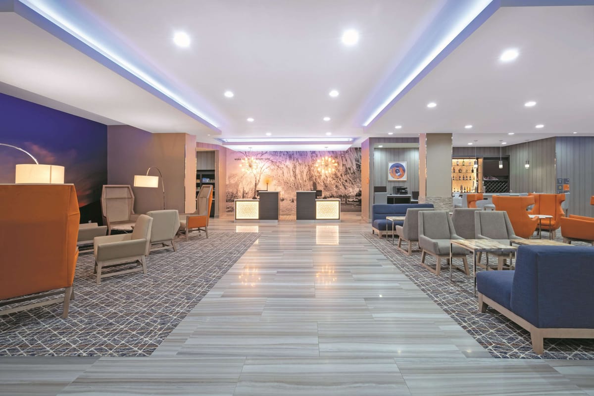 La Quinta Inn & Suites by Wyndham Opelika Auburn — 2