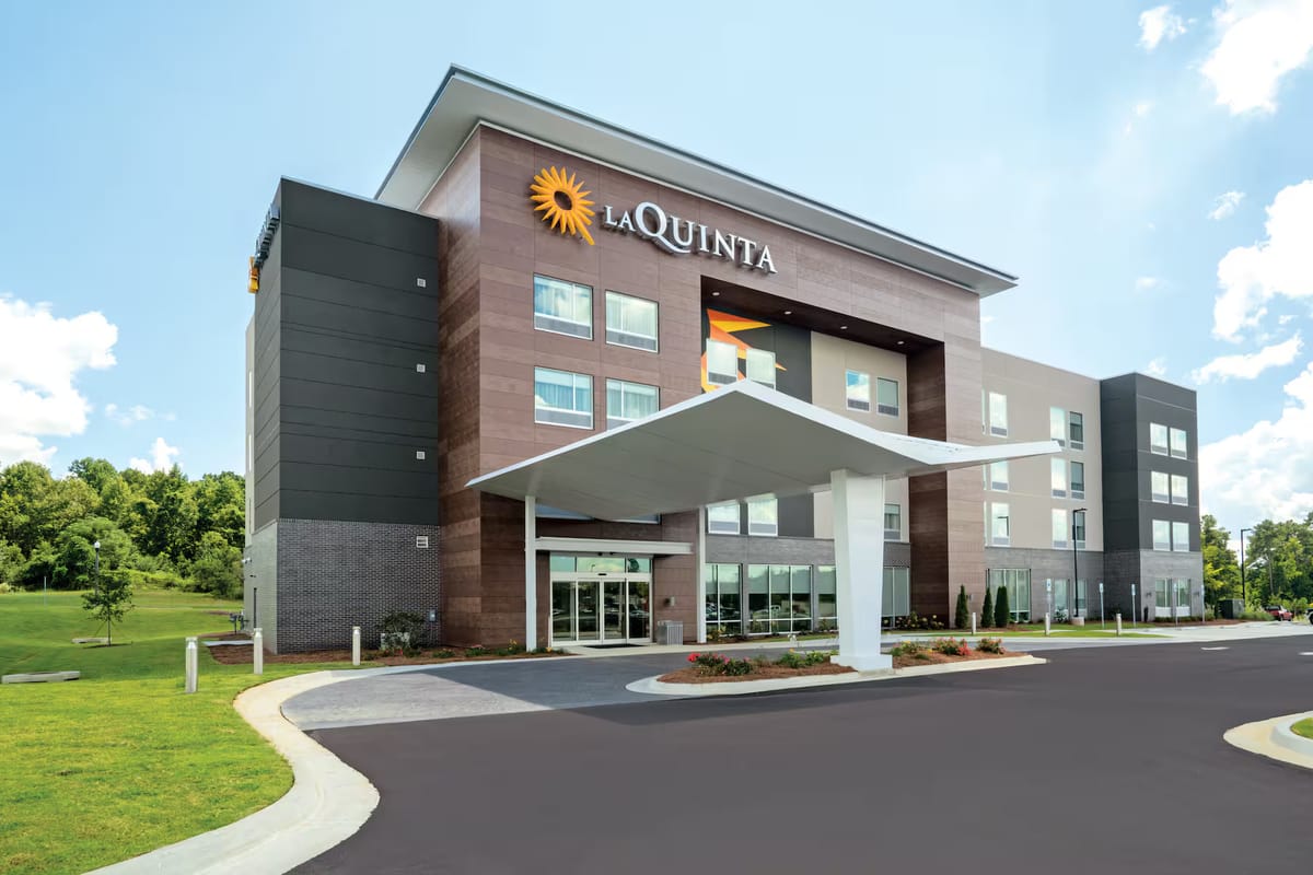 La Quinta Inn & Suites by Wyndham Opelika Auburn — 3