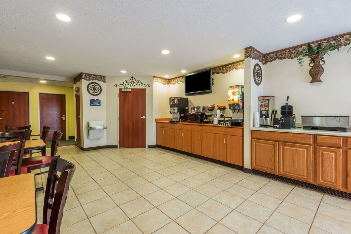 Microtel Inn & Suites by Wyndham Auburn — 3