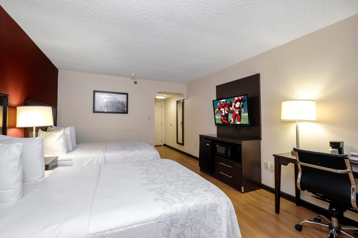 Red Roof PLUS+ & Suites Opelika