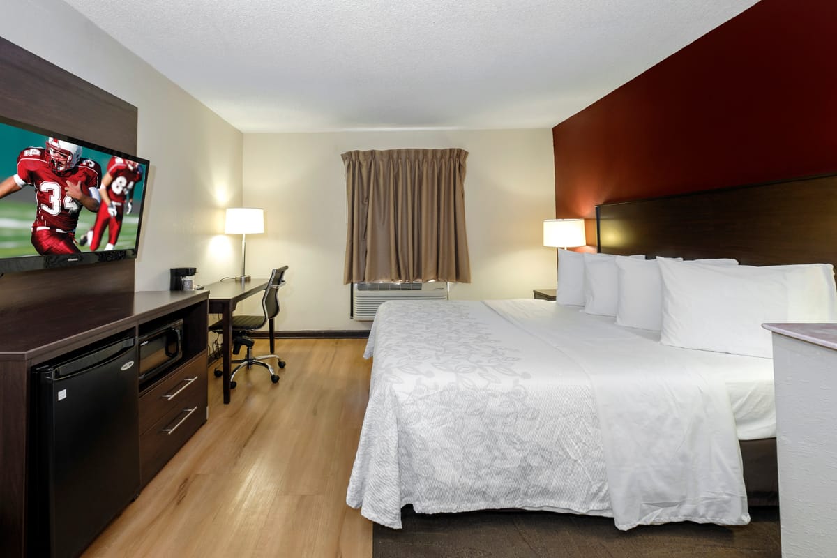 Red Roof PLUS+ & Suites Opelika — 2