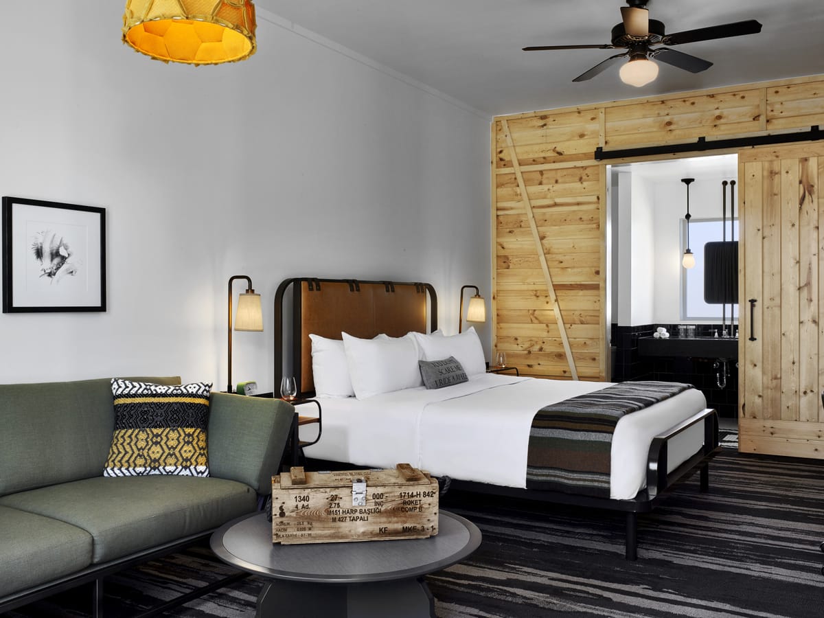Cavalry Court, Valencia Hotel Collection — 2