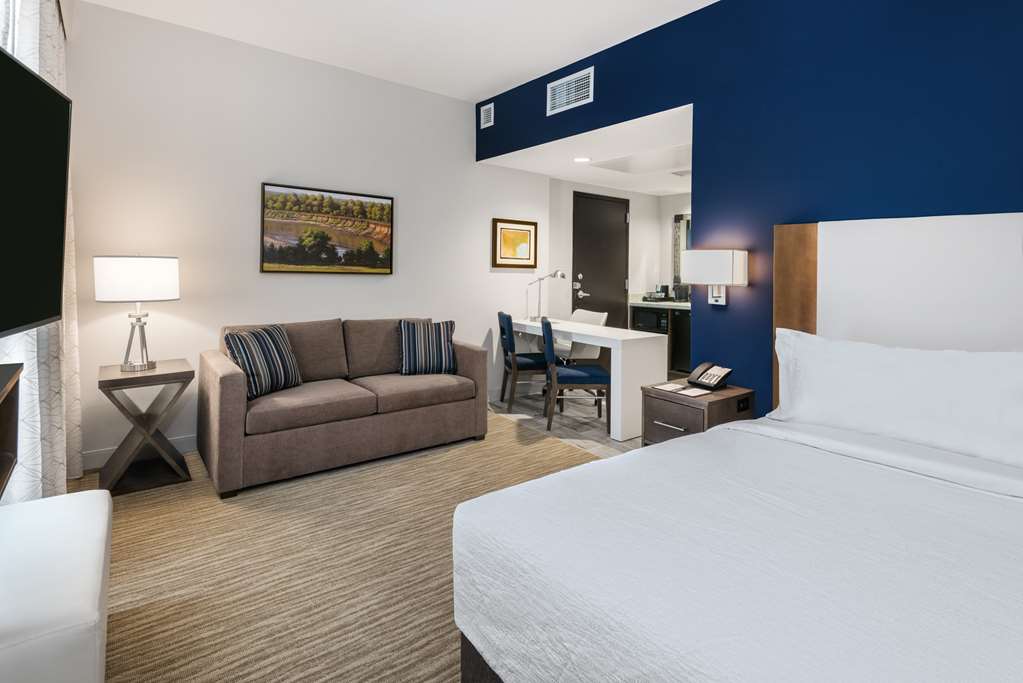Embassy Suites by Hilton College Station — 2