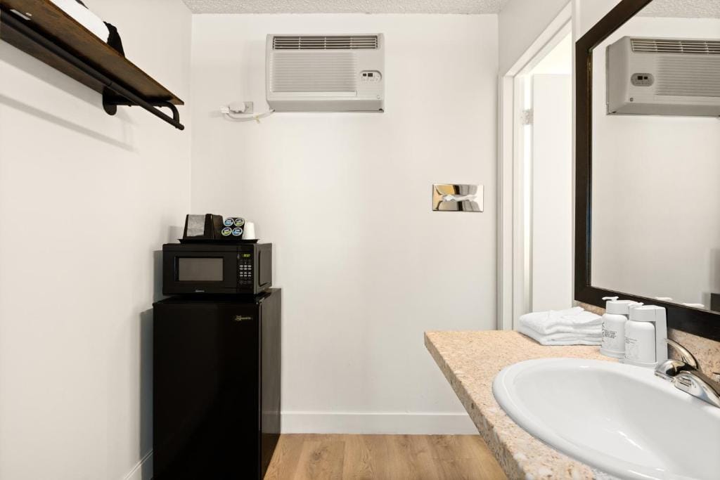 Vagabond Inn Los Angeles at USC — 3