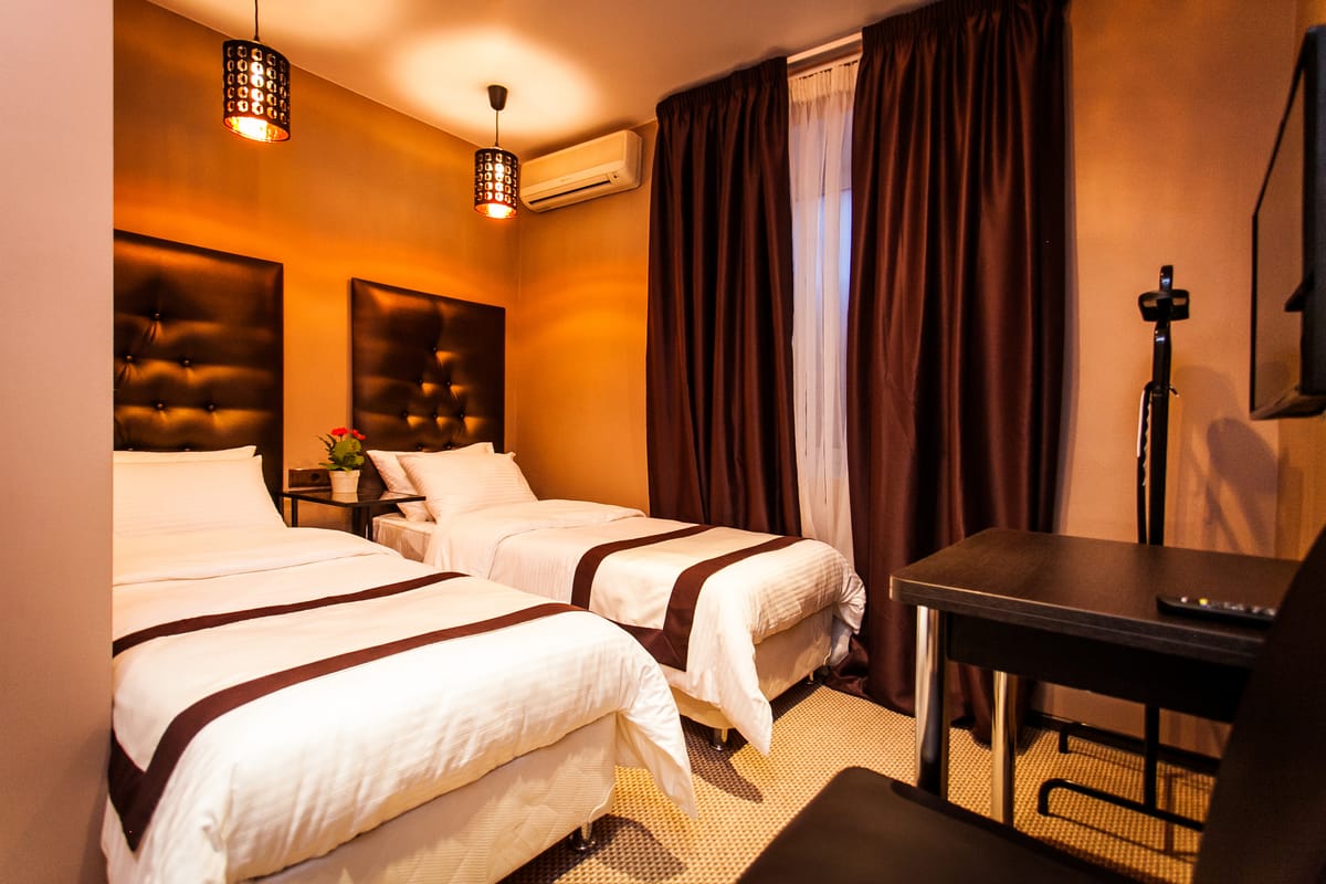 Гостиница "ЛЕО", Hotel " LEO"