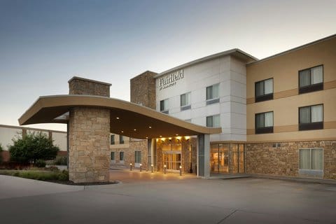 Fairfield by Marriott Inn & Suites Lincoln Southeast — 3