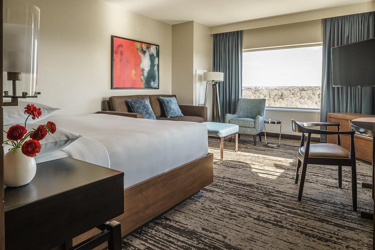 Holiday Inn Express & Suites Lincoln Downtown, an IHG Hotel