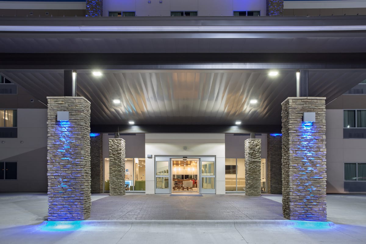 Holiday Inn Express & Suites Lincoln I - 80 by IHG