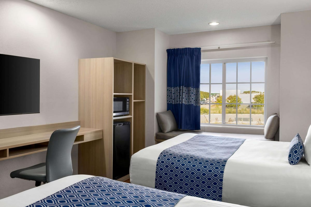 Microtel Inn & Suites by Wyndham Lincoln — 2