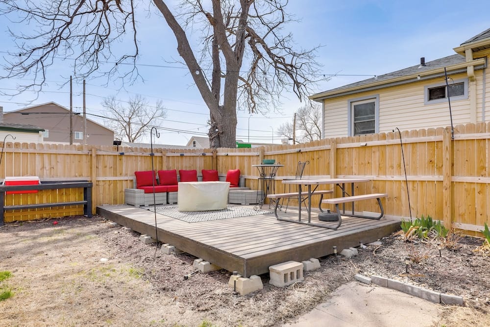 Walk to Memorial Stadium: Family Home w/ Patio