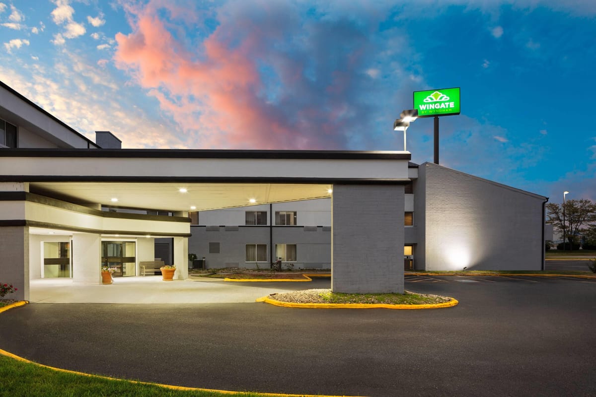 Wingate by Wyndham Lincoln Airport East I-80 — 3