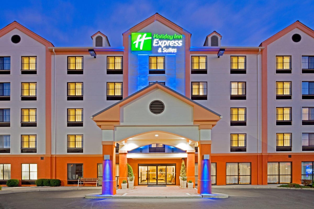 Holiday Inn Express & Suites Meadowlands Area by IHG