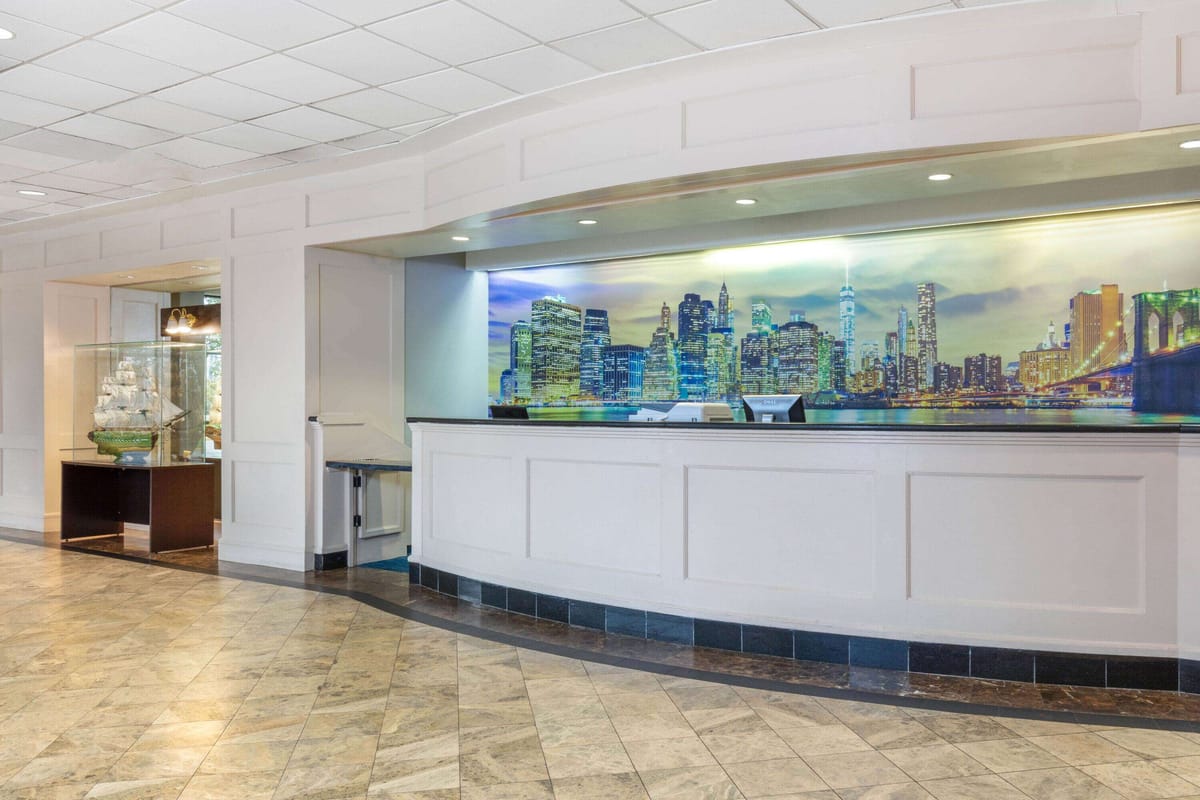 La Quinta Inn & Suites by Wyndham Secaucus Meadowlands