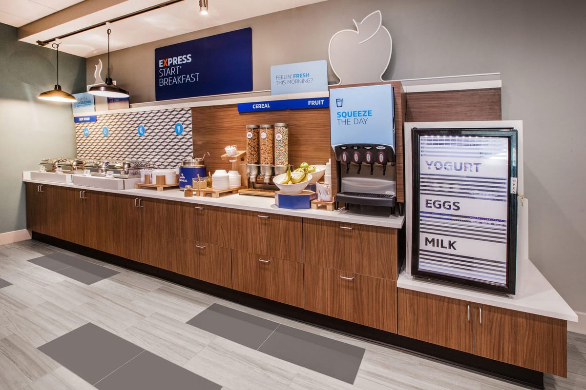 Holiday Inn Express & Suites Ann Arbor West by IHG — 3