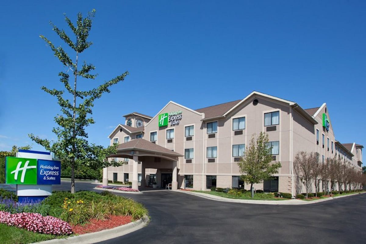 Holiday Inn Express & Suites Belleville (Airport Area) by IHG — 2