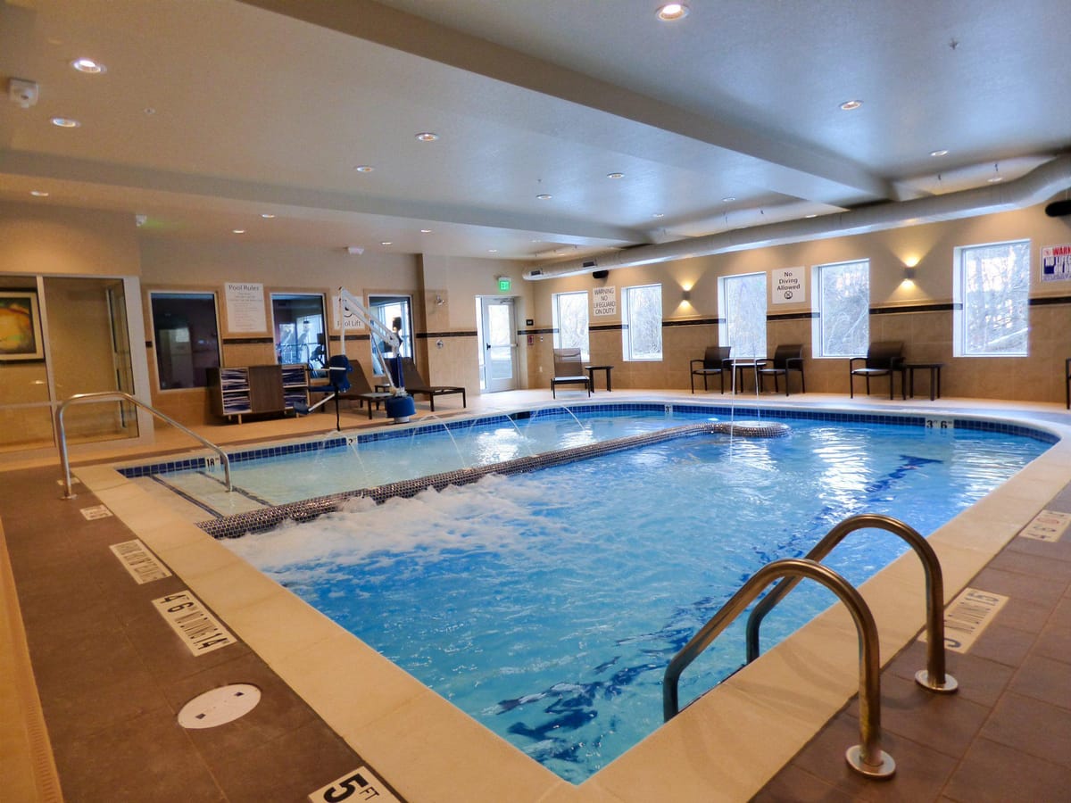 Holiday Inn Express & Suites Plymouth - Ann Arbor Area by IHG — 3