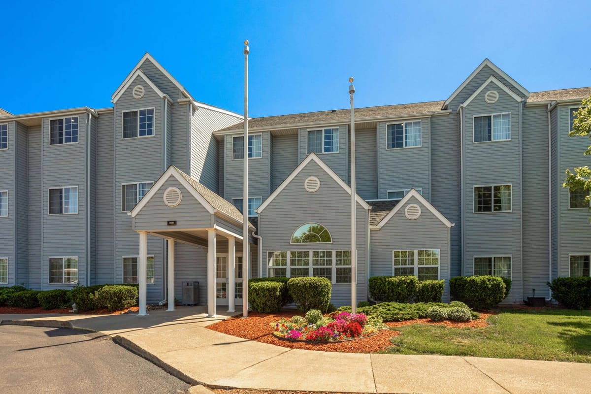 Microtel Inn & Suites by Wyndham Ann Arbor — 2