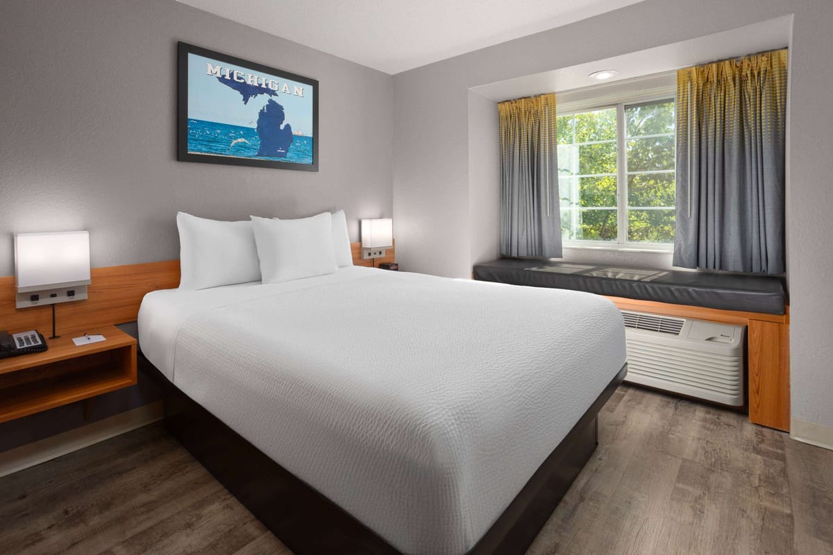 Microtel Inn & Suites by Wyndham Ann Arbor — 3