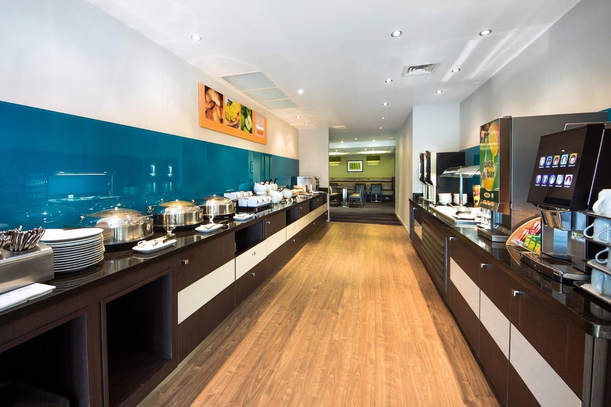 Holiday Inn Express Manchester Airport by IHG