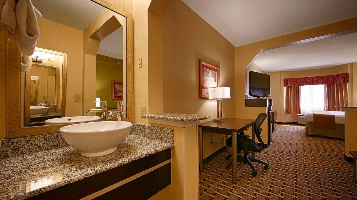 Best Western Knoxville Suites - Downtown — 3