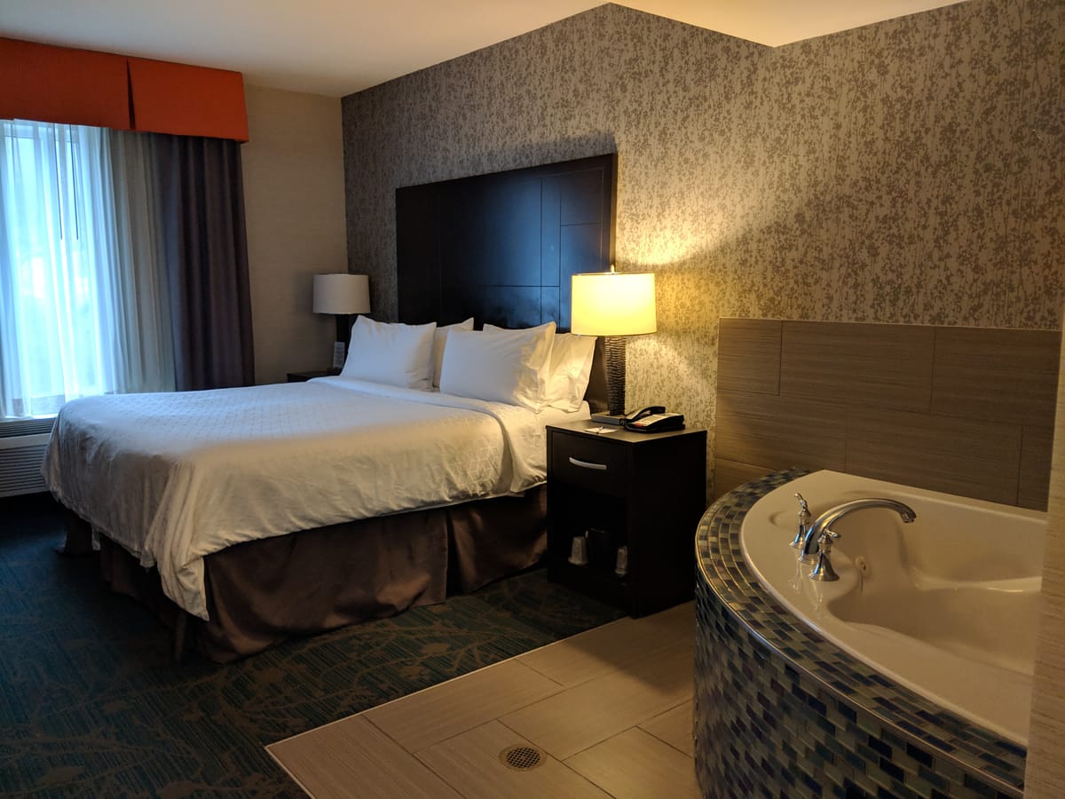 Holiday Inn Express & Suites Knoxville West - Papermill Dr by IHG