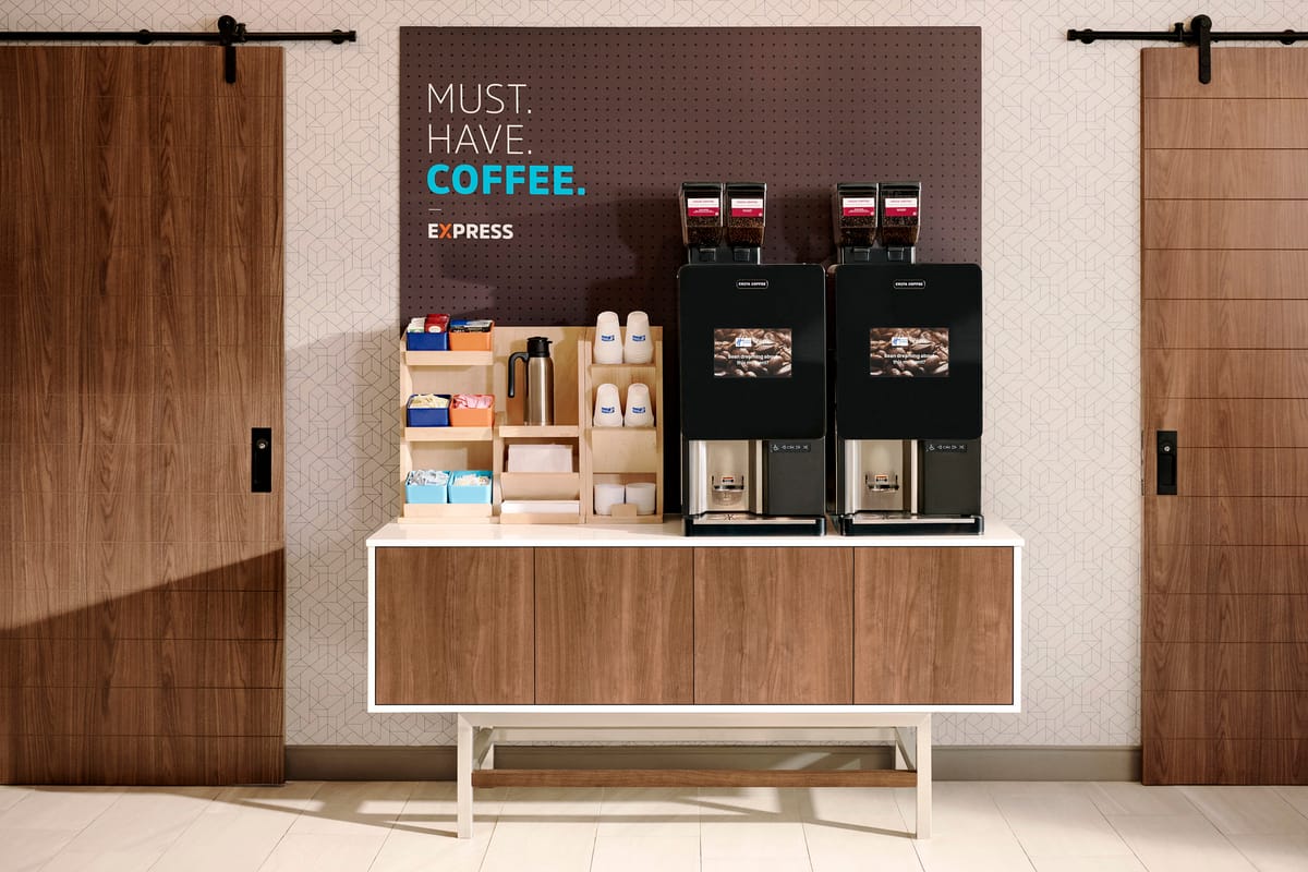 Holiday Inn Express & Suites Knoxville West - Papermill Dr by IHG — 3