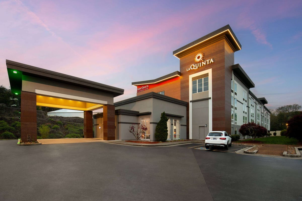 La Quinta Inn & Suites by Wyndham Knoxville Papermill