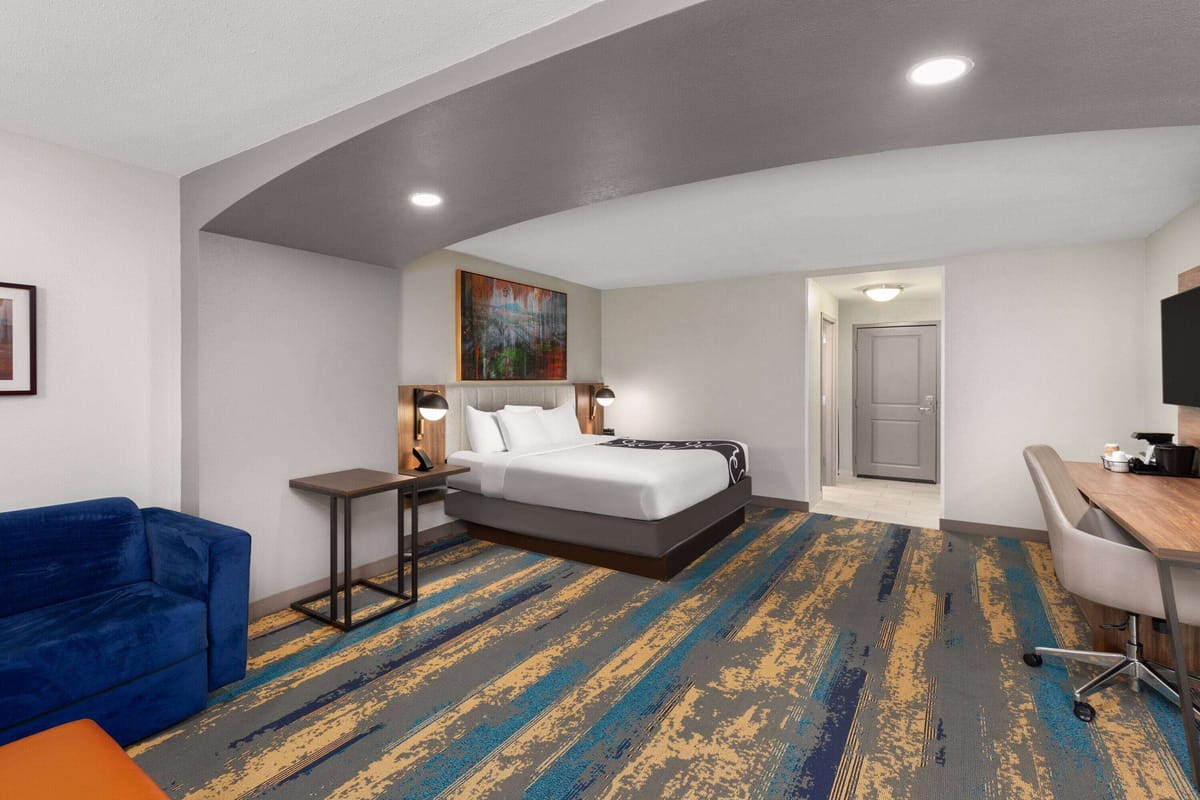 La Quinta Inn & Suites by Wyndham Knoxville Papermill — 3
