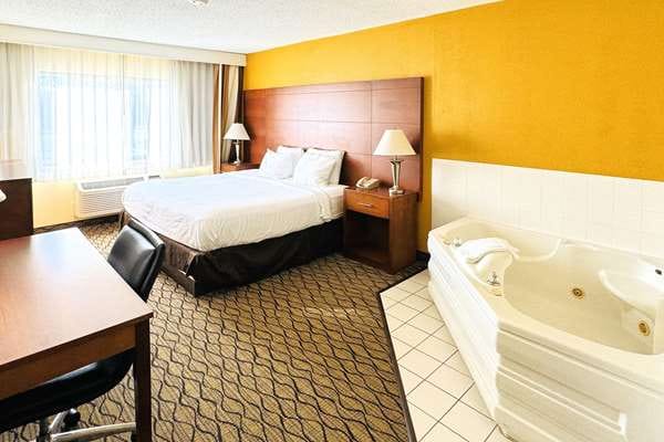 Country Inn & Suites by Radisson, Mishawaka, IN