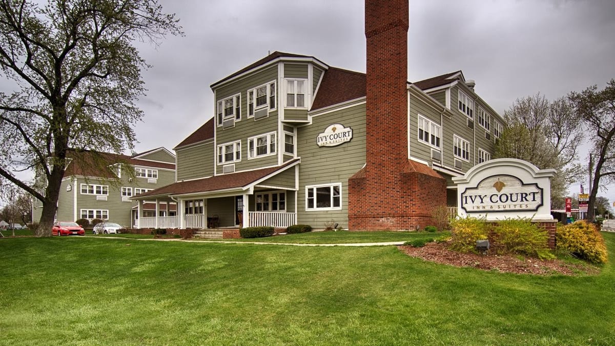 Ivy Court Inn & Suites — 3