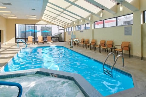 Courtyard by Marriott Columbus Downtown — 3