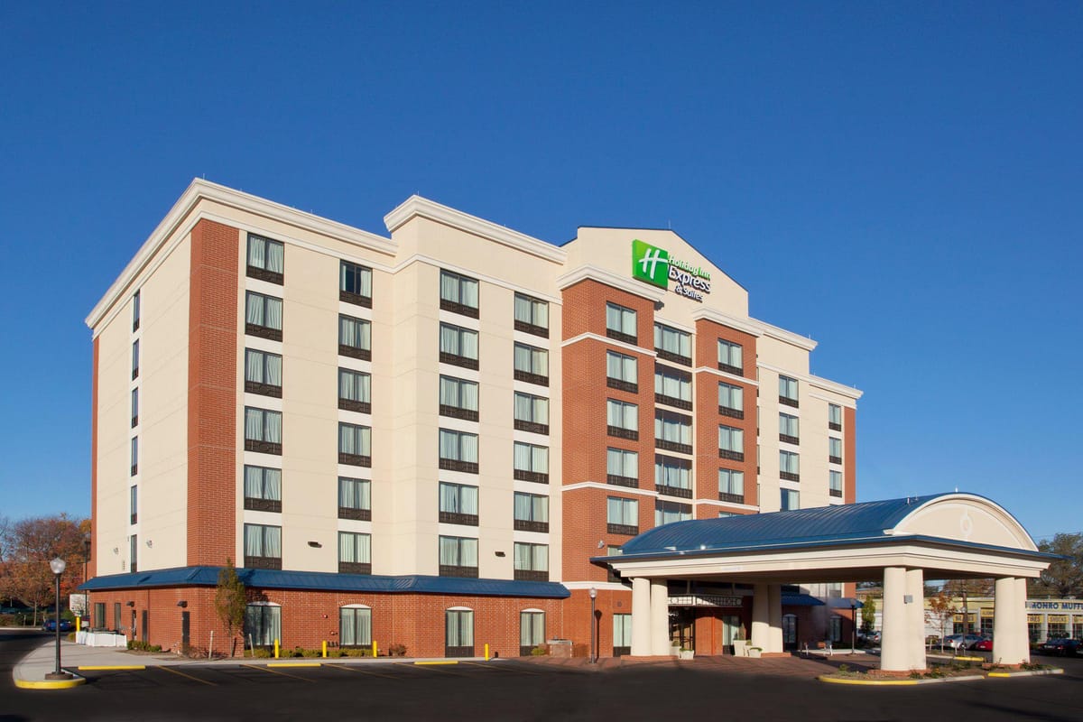 Holiday Inn Express & Suites Columbus OSU-Medical Center by IHG — 3