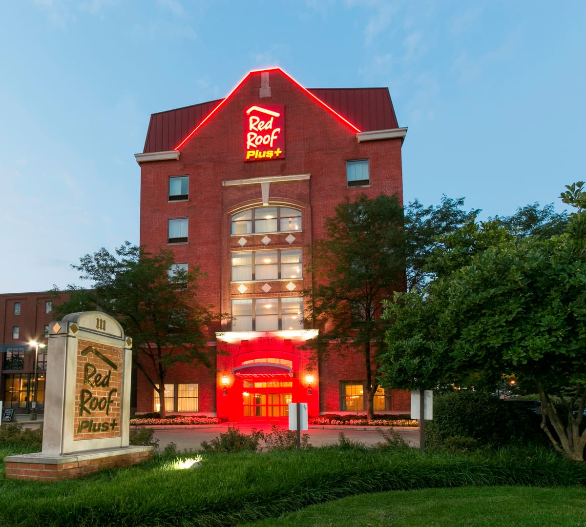 Red Roof PLUS+ Columbus Downtown - Convention Center
