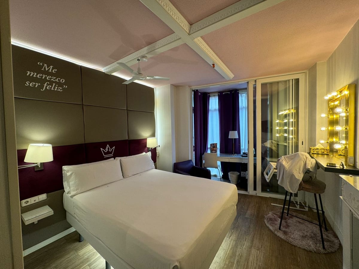 "Érase un Hotel" — 2